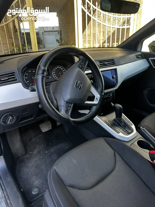 سيات ارونا 2020 فل اضافات ما عدا الفتحة