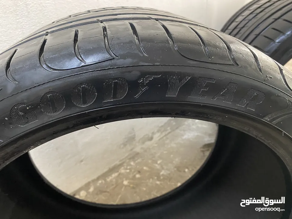 جوز كوشوك 305/30/19 Goodyear Eagle F1 قياس 19 بحالة ممتازه