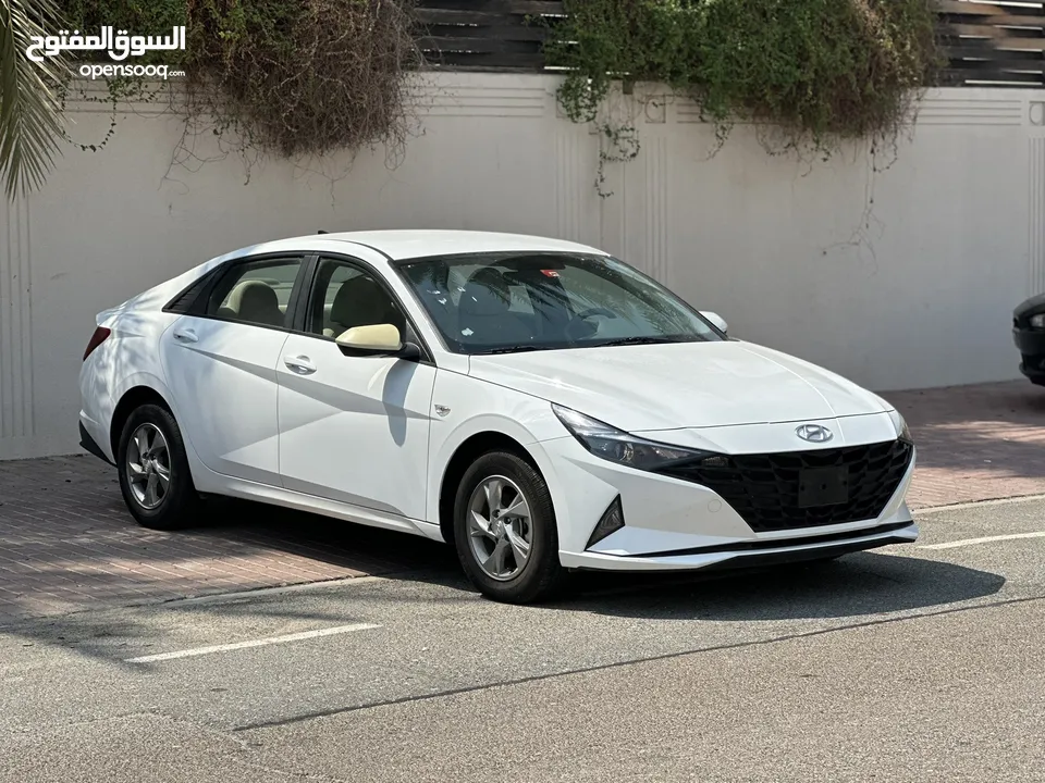 HYUNDAI ELANTRA 1,6 L petrol gcc very clean