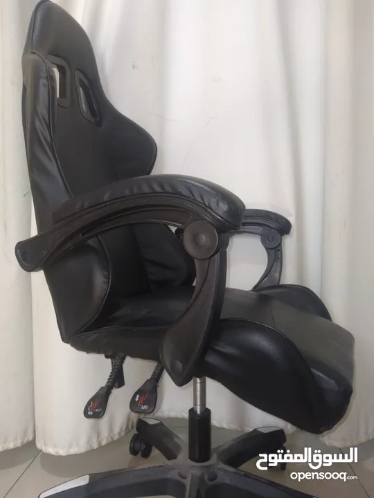 كرسي جيمنغ يقبل التعديل والتفكيك والتركيب من نوعيه رائعه وغير مستعمل كثيرا   gaming chair for the