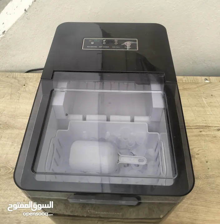 للبيع ice maker بحالة ممتازة جدا ماركة ناشيونال وسريعة التحضير تستخدم في البيوت والمطاعم والكافيهات.