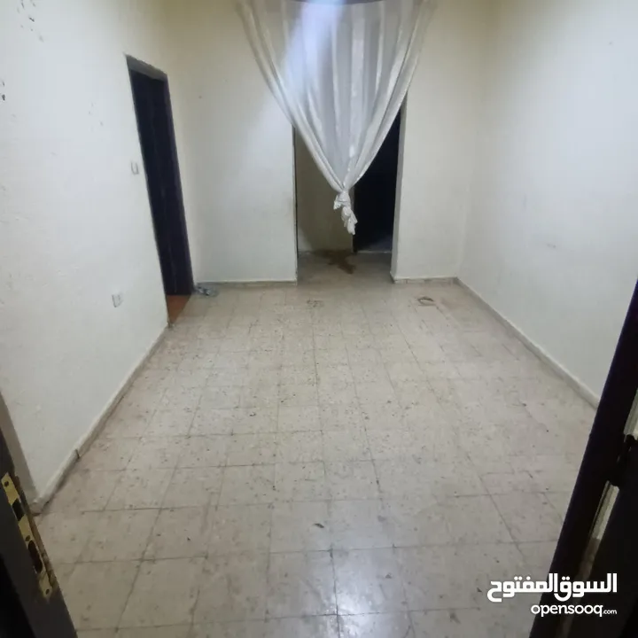 شقه للايجار في القويسمه  جبل الحديد بقرب من مسجد أبو انشيش