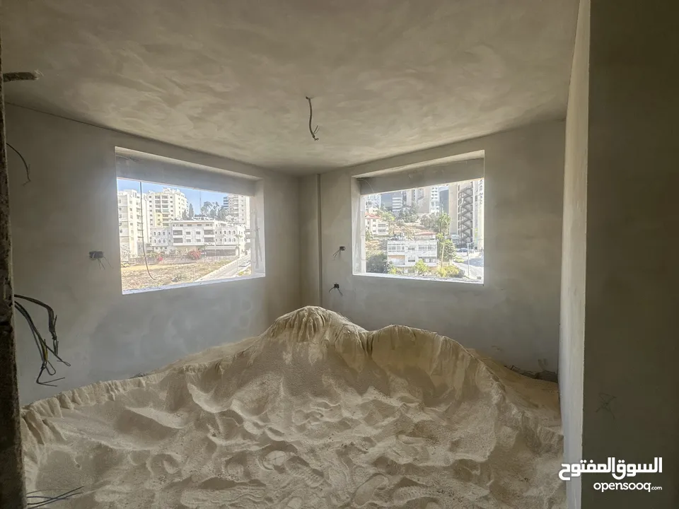 تملك شقة 93 متر تبعد 500 متر فقط عن مركز رام الله في منطقة عين مصباح