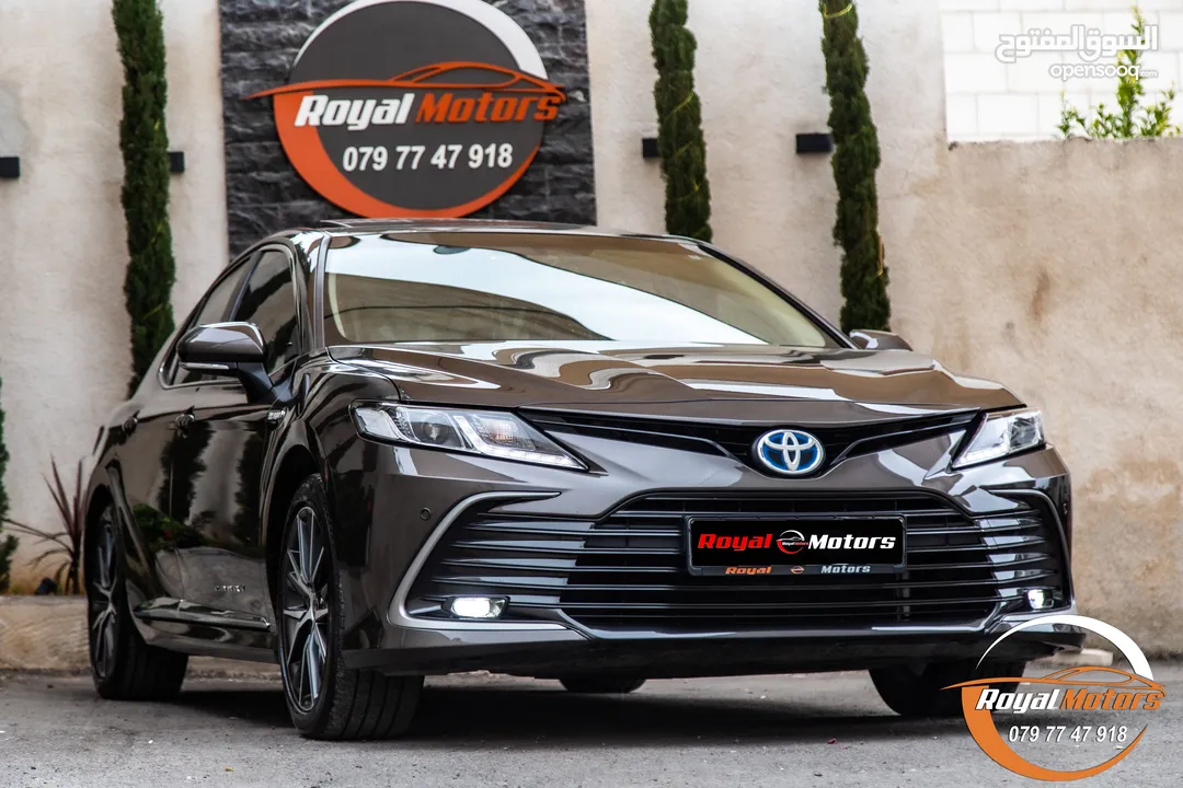 Toyota Camry Gle 2023  السيارة بحالة الوكالة و قطعت مسافة 17,000 كيلو متر