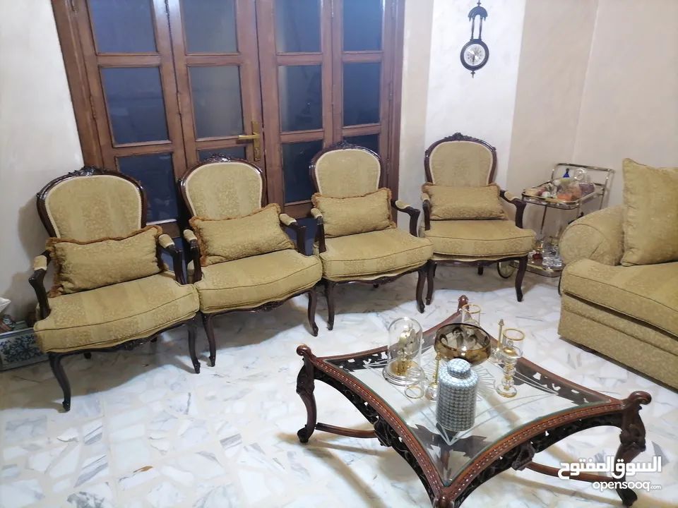 طقم كنب تسع مقاعد