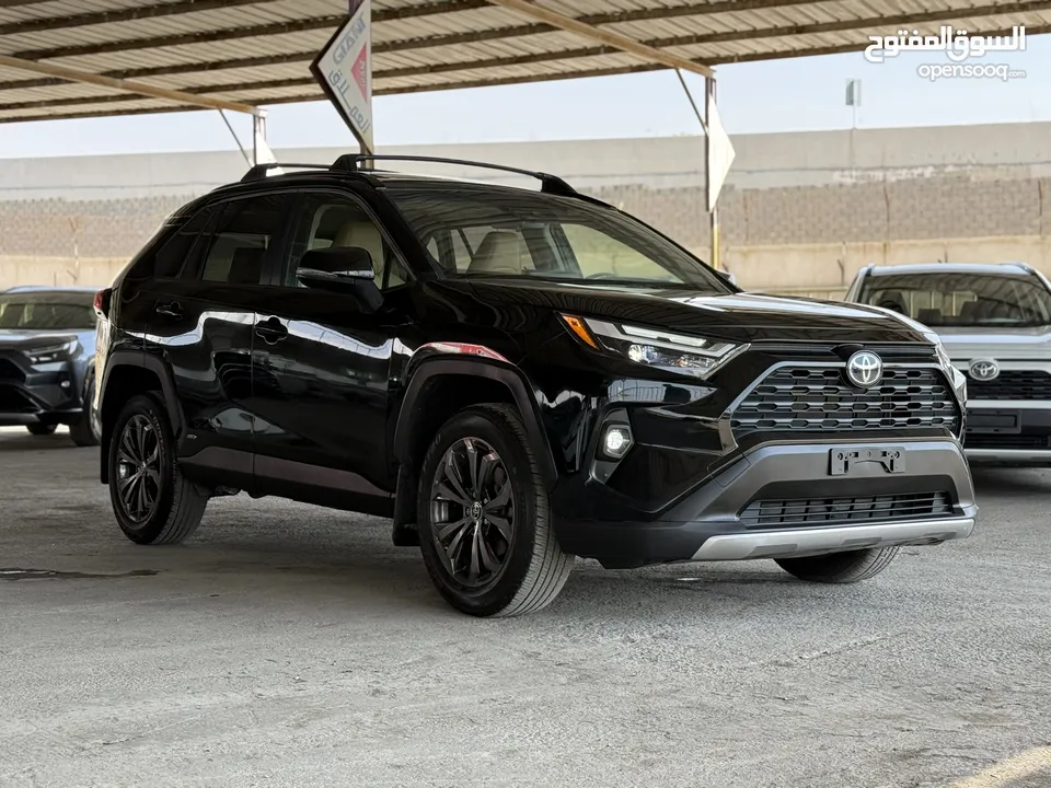 تويوتا راف فور ((2023)) XLE بريميوم، بطارية ليثيوم، فحص كامل، فل كامل، فورويل، حره، بسعر مميز..