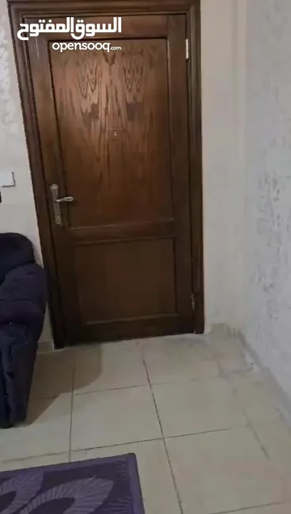 شقة نظيفة جدا مفروشه بالكامل  -مجمع الشيخ خليل- باصات جامعة العلوم والتكنولوجيا واليرموك