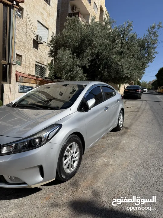 كيا k32017 ماشيه 150 الف  ما عليها عيوب 4 جيد  فل فل  قابل للتفاوض ب شكل بسيط