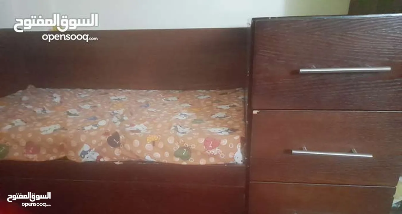 تخت بيبي بحالة جيدة