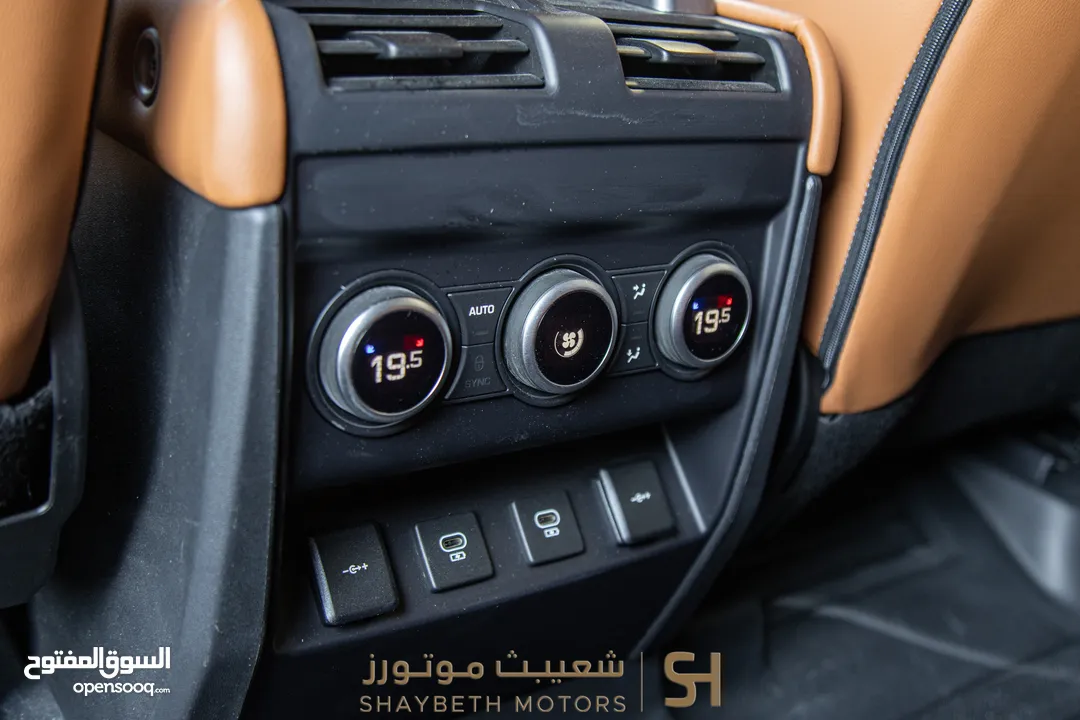 Land Rover Defender 2022 Black package plug in hybrid    يمكن التمويل