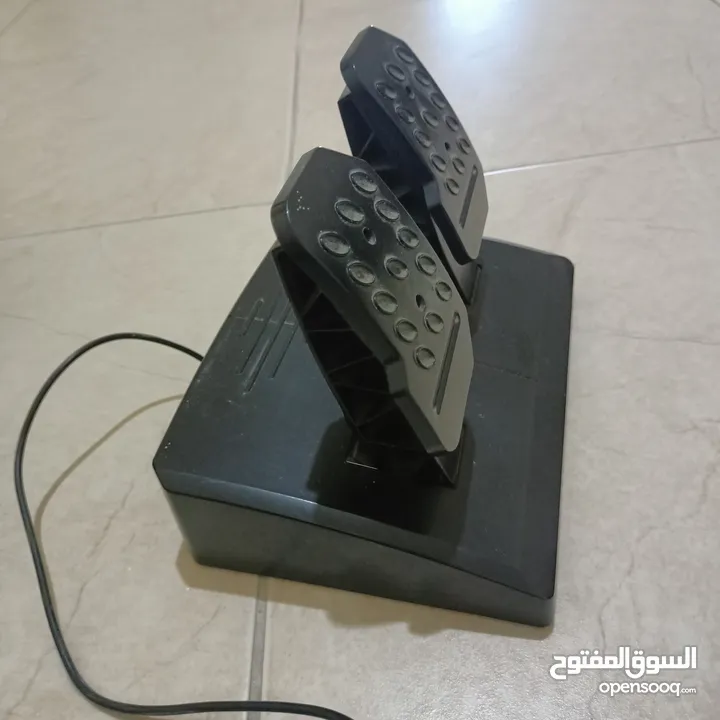 سترينج بلايستيشن اصلي من شركة بلايستيشن مستعمل بحالة الوكاله تم استعماله مرتين فقط يشتغل على ps4 ps3