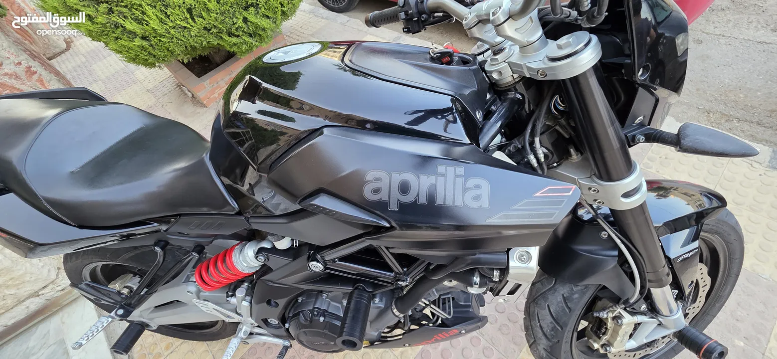 دراجة ابريليا 750 cc بحالة ممتازة 2016 ماشية 24000 فقط مالك ثاني صيانة دورية في الشركة 3200 دينار