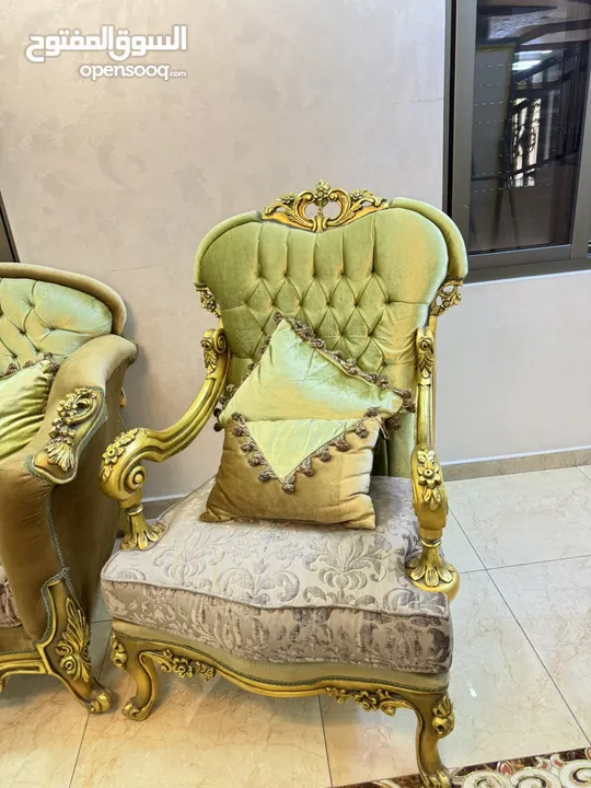 كنب مصري دمياطي مريح جدًا محفر لون اخضر و بيج محفر ذهبي عدد 7مقاعد + طاولة