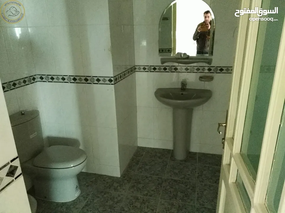 شقة أرضية مميزة للبيع في خلدا  - خلف الموفنبيك وقرب لاكي 210م مع حديقة وترسات 80م