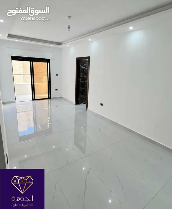 شقة طابق ثالث سكني استثماري لم تسكن لقطه وبسعر مغري جداا عرض خاص ع اخر شقة أرقى مناطق الجاردنز