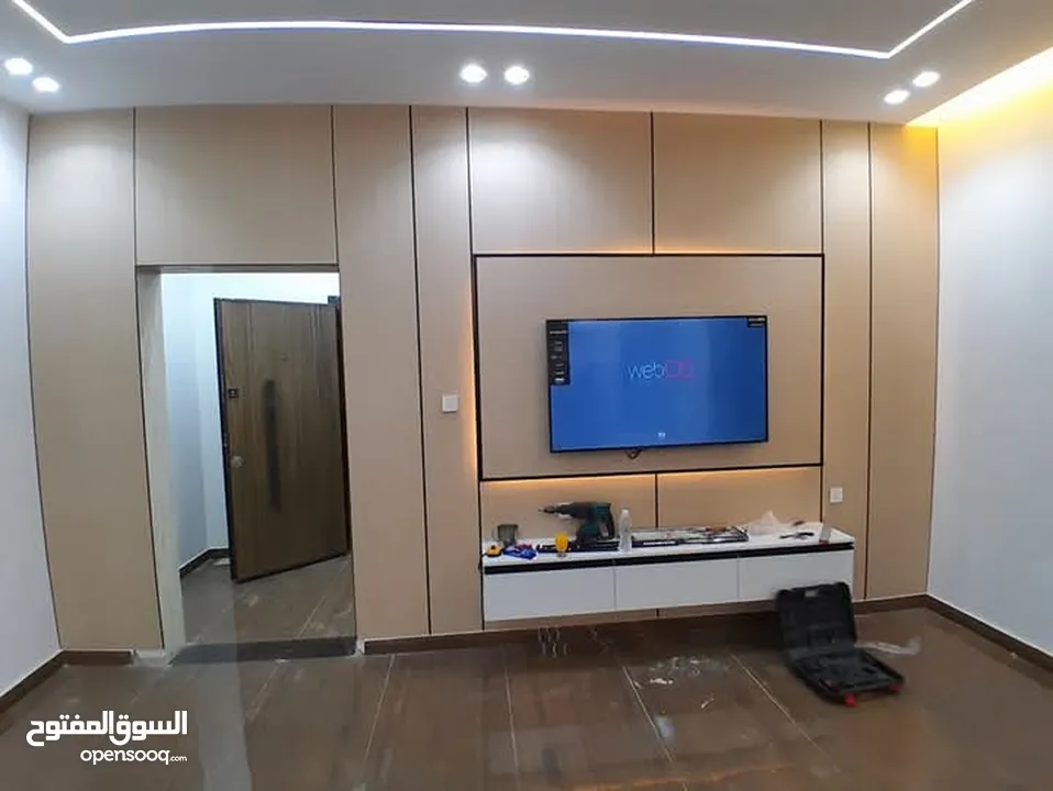 ورق جدران والشيبورد وبانوهات وجبسن بورد وبديل الرخام وبديل الخشب وبديل الحجر والقرميد والفاير بليس
