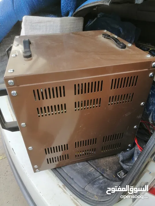 منظم كهربائي ورفع للجهد شبه اجديد قوته 10 kva ويرفع من 50v لي 220 وبيضمان