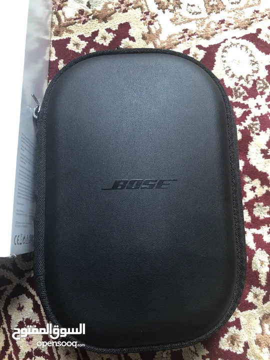 سماعة من شركة BOSE