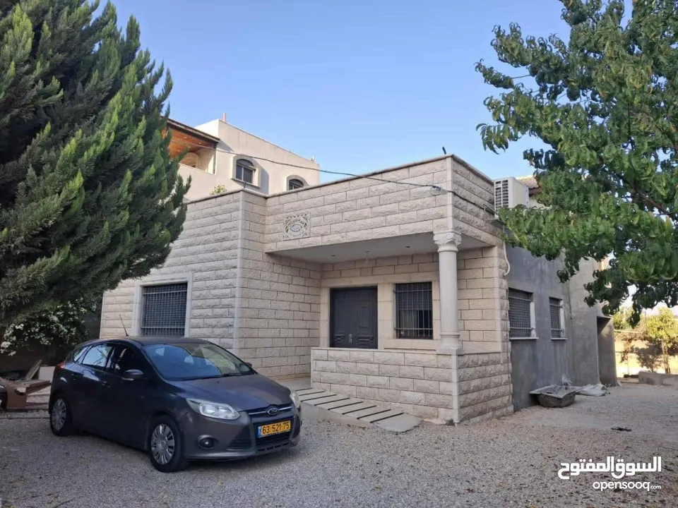 بيت مستقل للبيع مساحة 150 متر الارض نص دونم