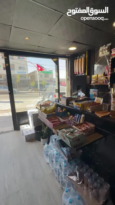قهوه للبيع (مرخصة قهوه + محل بلايستيشن) جاهزه من جميع الاشياء
