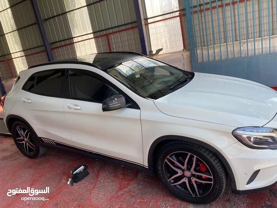 سيارة مرسيدس GLA 250 4MATIC للبيع