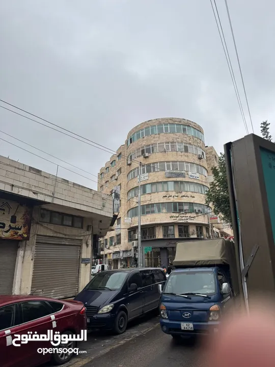 طابق كامل للبيع في موقع مميز – شارع الحصن، إربد
