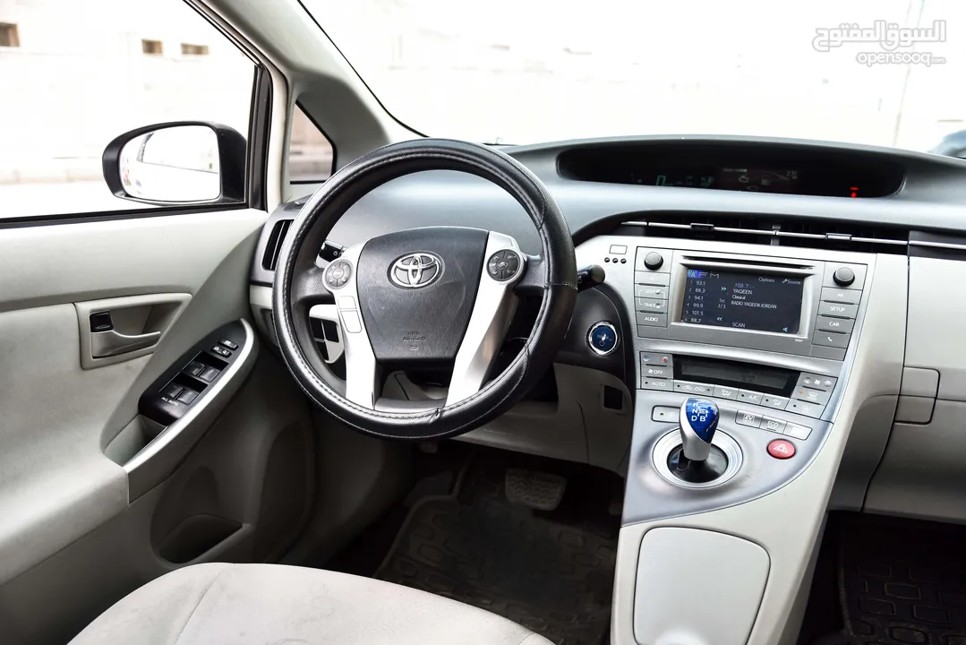 تويوتا بريوس هايبرد بحالة الشركة Toyota Prius Hybrid 2015