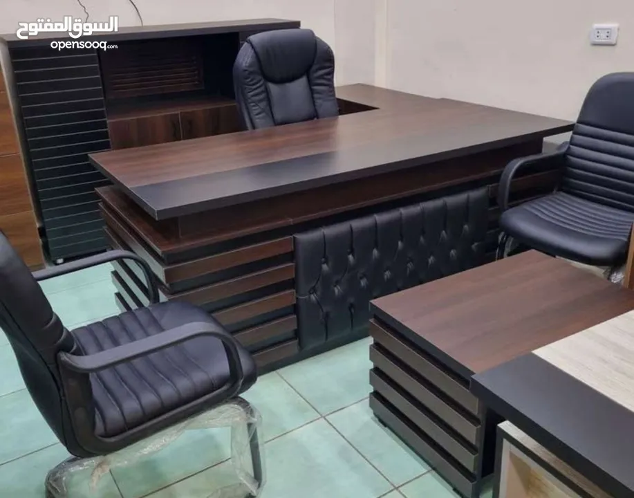 مكتب مدير مترين مع جانبية بادراج وطاولة