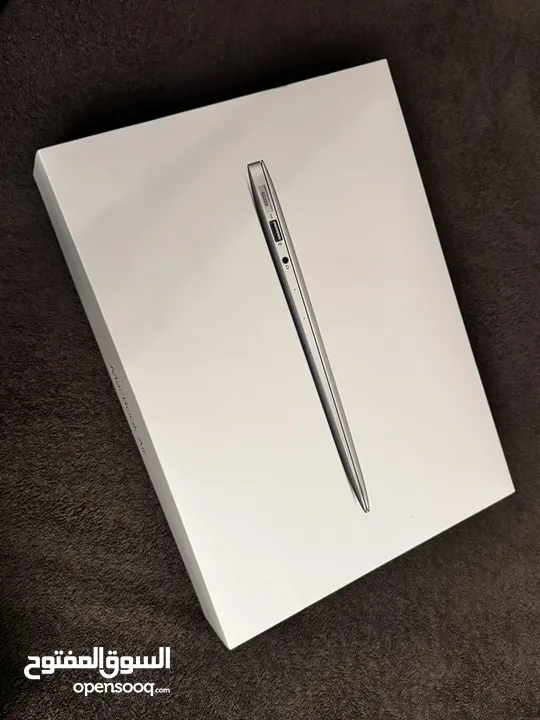 للبيع او البدل Macbook air ماك بوك اير 2015 بحالة الوكالة مع الكرتونة و كامل الملحقات