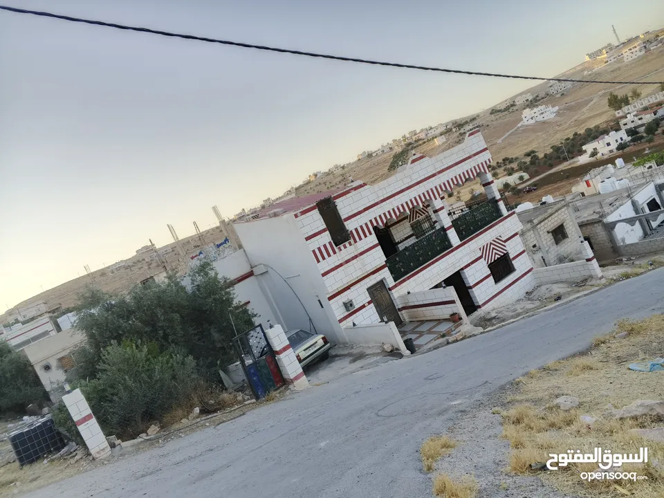 بيت للبيع بداعي السفر الموقع المفرق بلعما الحي الشمالي بجانب مسجد خالد بن الوليد  المالك الشيخ ماجد