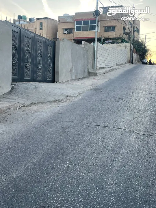 أرض سكنية للبيع – واجهة كبيرة (32.5م) وموقع استراتيجي في جبل الأميرة رحمة – مساحة 538م2