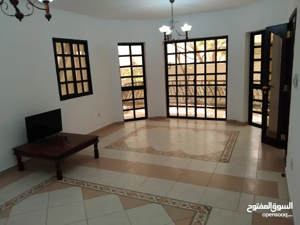 1Me10 Commercial 4 BHK Villa for rent in Azaiba near Noor Shopping.