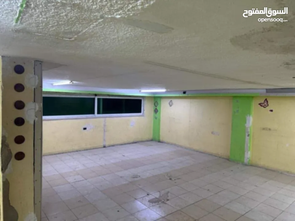 عمارة وسط السوق التجاري بين شارع السعادة وشارع الملك عبدالله