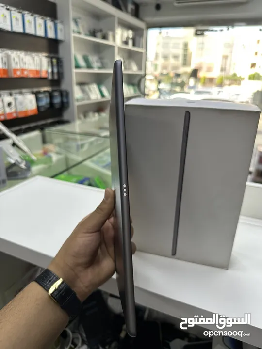 ايباد 7 128G في مدخل خط و بطاريه 100 مع كرتونه