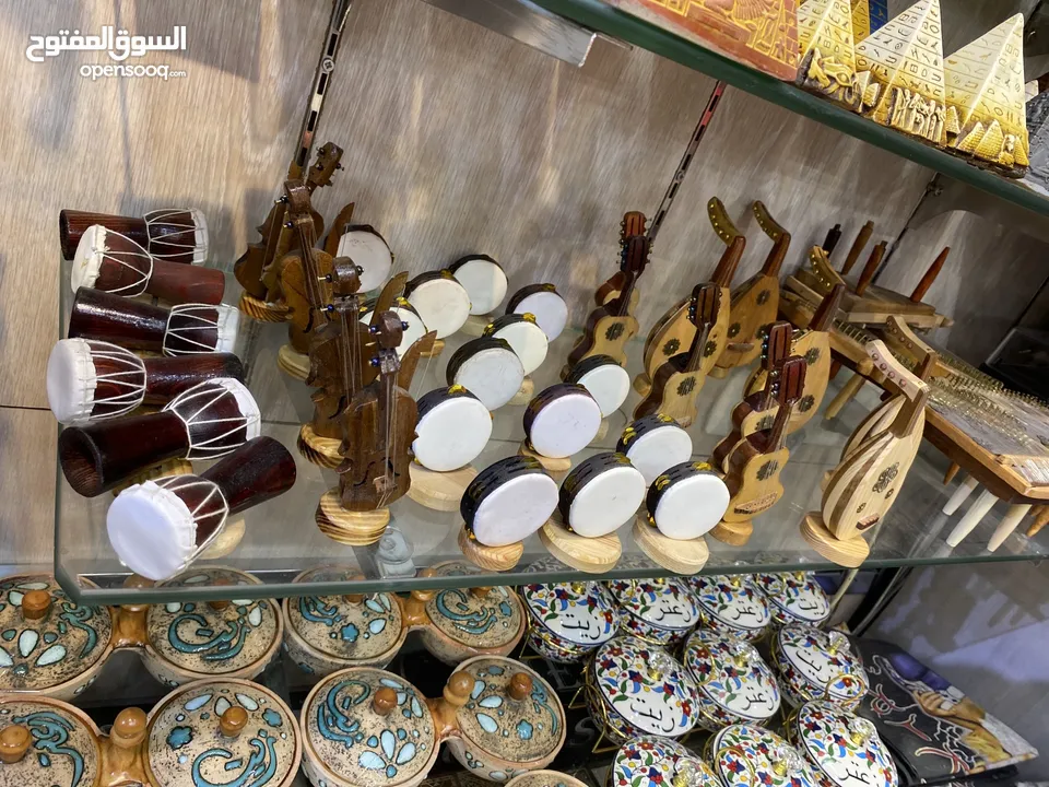تحف على شكل الالات موسيقة
