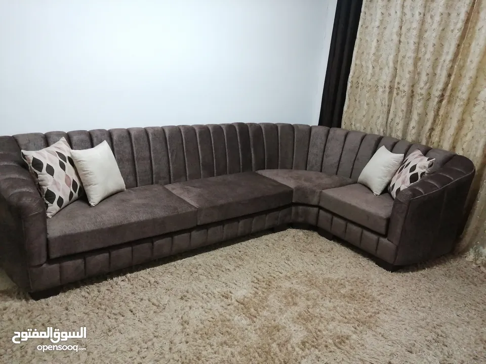 تنجيد جميع انواع الكنب والجلسات العربيه والخليجيه  وصيانه الكنب داخل المنزل
