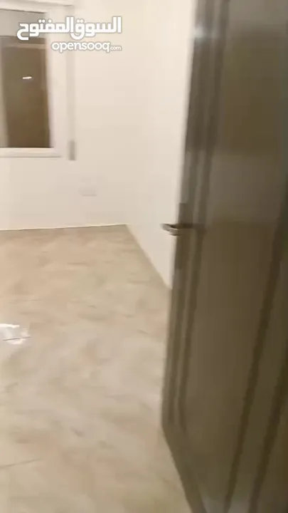 شقة فارغه للايجار 3 غرف 2 حمام و  صالون مقابل الجامعة التطبيقه شفا بدران  اطلاله رائعه حي ام زويتنه
