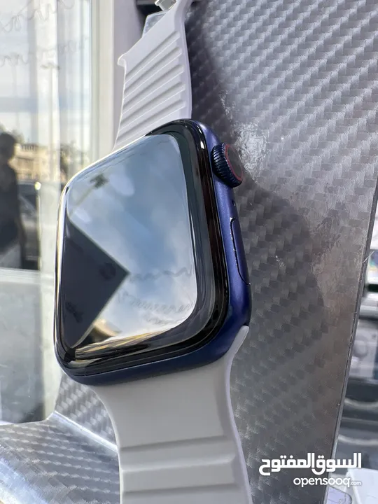 Used Apple Watch Series 6 (44mm)  ساعة ايفون الاصدار السادس قياس 44مم  مستعملة بحالة جيدة جدا //////