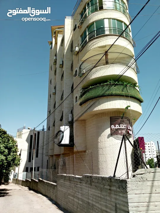 شقة سكنية مستقلة