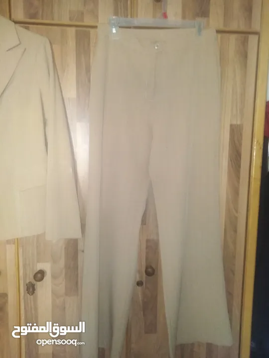 فستان اسود واحمر طويل مع جاكيت قصير احمر بأكمام طويلة جديد غير مستعمل ماركة H&M مقاس L بلبس 40 و42