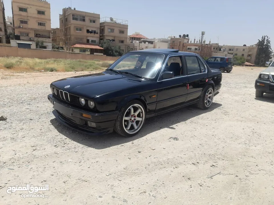 بي ام دبليو E30 موديل ،1986. محدثة. 1990