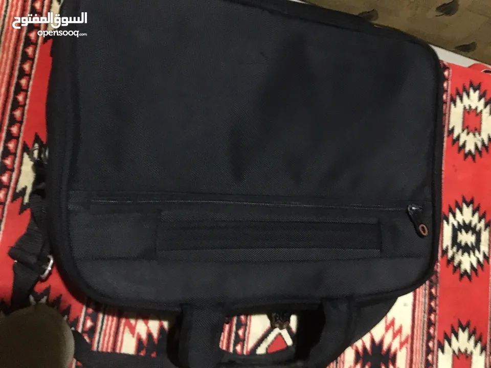 البيع شنطه لاب توب حاجه نضيفه وشغاله كويس