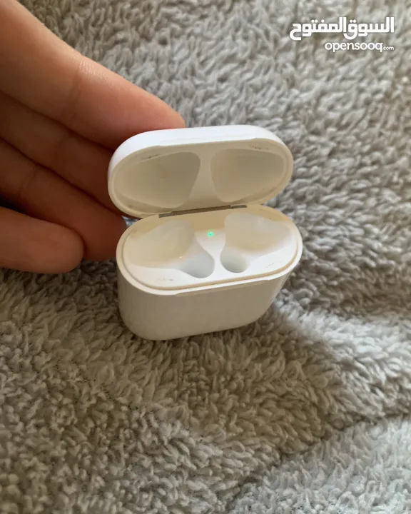 Apple airpods 2 charging case with left side airpod ( Original)