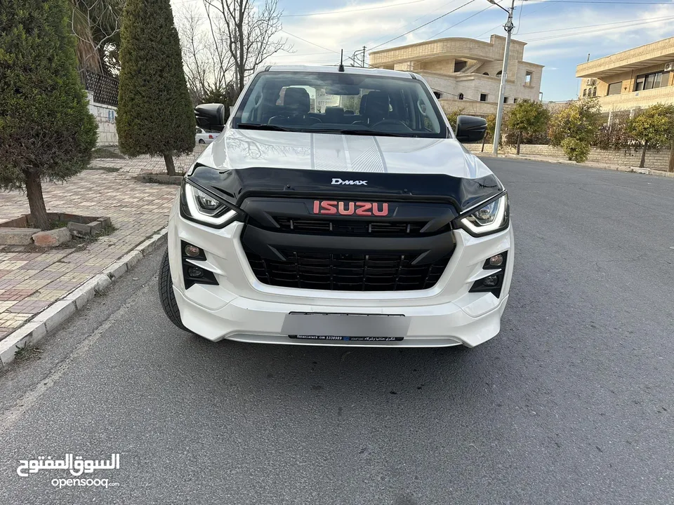 ISUZU DMAX   Kit  GT موديل 2024 لون ابيض لؤلؤ مميز