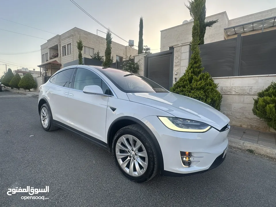 Tesla Model X تيسلا مميزة جدا