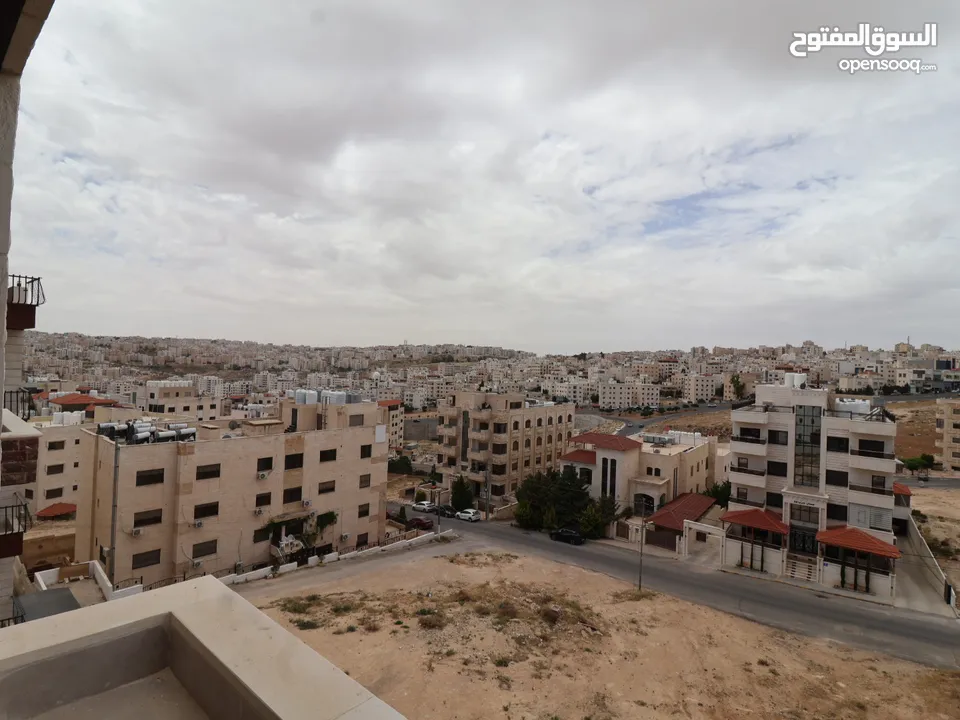 شقة طابق أخير مع روف (205م)داخلي (80م)ترس خارجي في أرقى مناطق ام حجير شفا بدران
