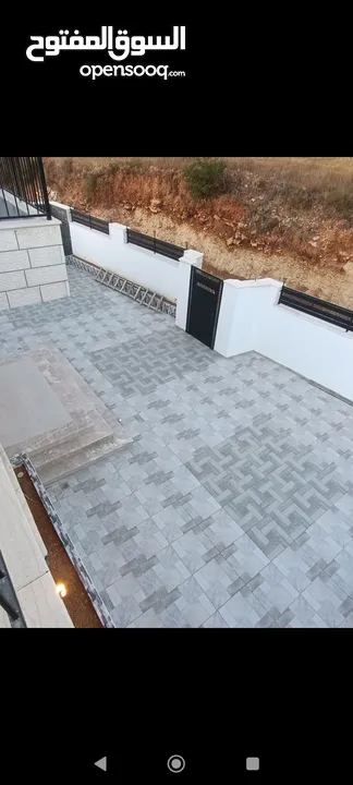 بيت جديد غير مسكون مكون من ثلاث طوابق في المزرعه الغربية بالقرب من شركة النزيه للبلاط منطقه هادئه