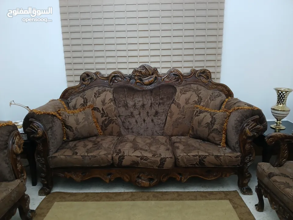 طقم كنب فاخر بسعر مناسب جدا جدا وعلى تحدي