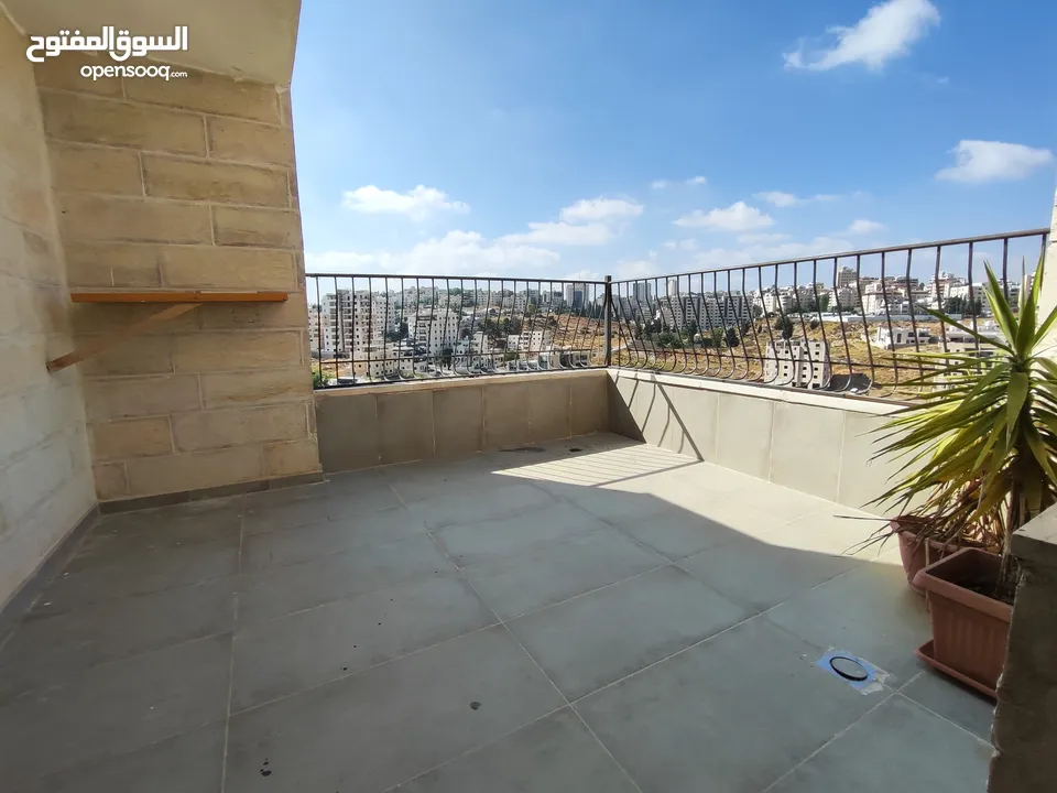شقة حديثة مع ترس غير مفروشة للايجار بين الماصيون ورافات