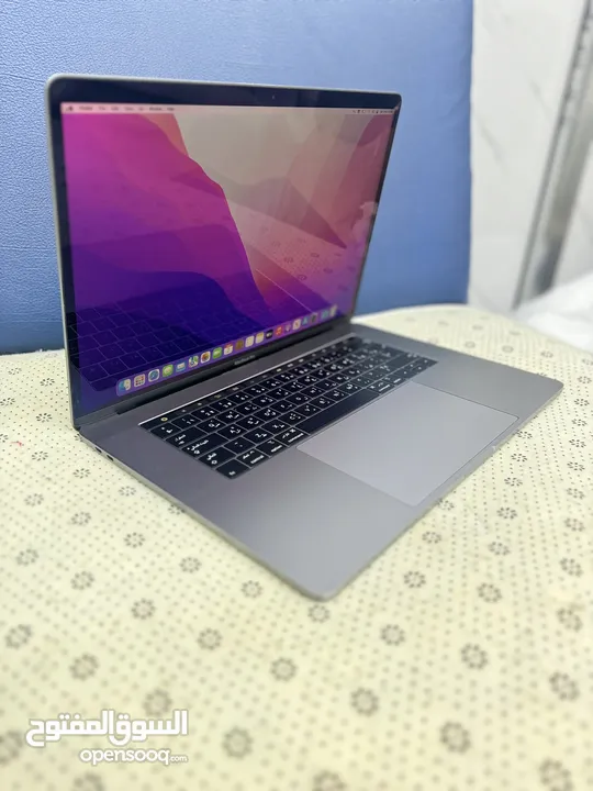 MacBook Pro A1990 2019 i7 4gb Radeon